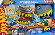 Hot Wheels City Shark Chomp Beach Playset & 1:64 Scale Toy Car | 1:64 Scale Die-Cast Vehicle & Track Set, 2 Ways to Play, Knock Out the Shark or Get Eaten