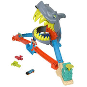 Hot Wheels City Shark Chomp Beach Playset & 1:64 Scale Toy Car | 1:64 Scale Die-Cast Vehicle & Track Set, 2 Ways to Play, Knock Out the Shark or Get Eaten