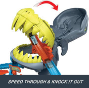 Hot Wheels City Shark Chomp Beach Playset & 1:64 Scale Toy Car | 1:64 Scale Die-Cast Vehicle & Track Set, 2 Ways to Play, Knock Out the Shark or Get Eaten